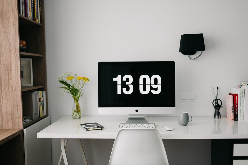 bureau ordinateur télétravail